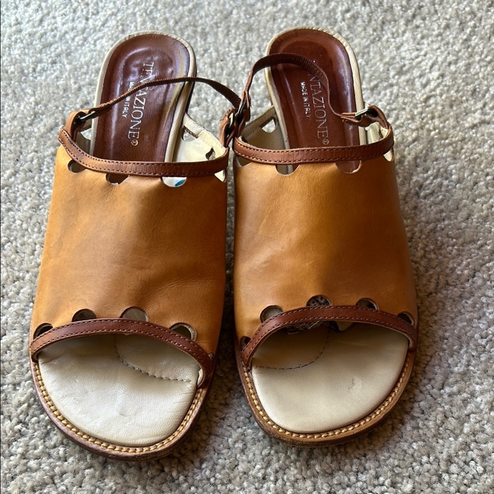 Tentazione brand Tan Sandals with Scalloped Details